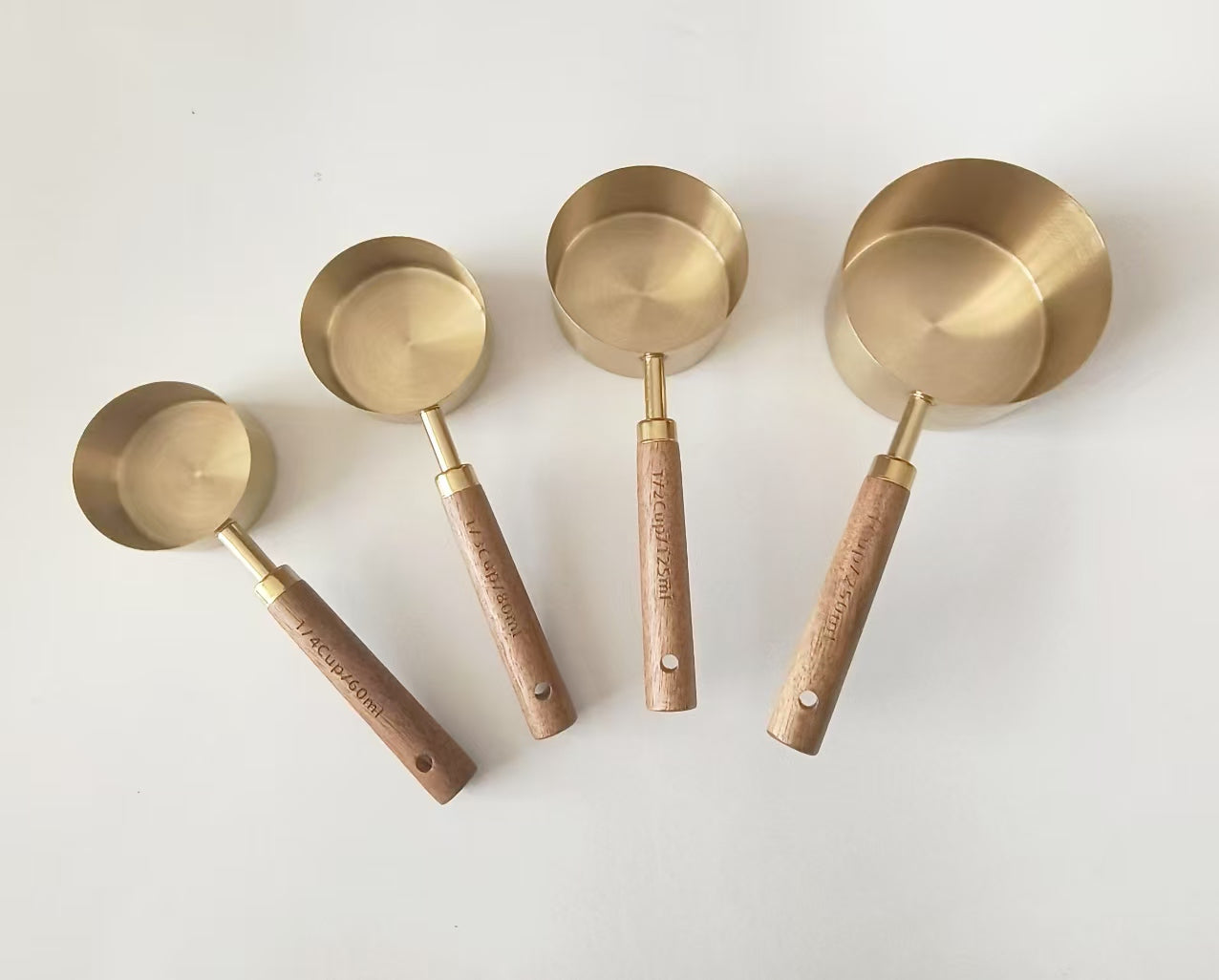 4pcs measuring cups with acacia wood handle Silver